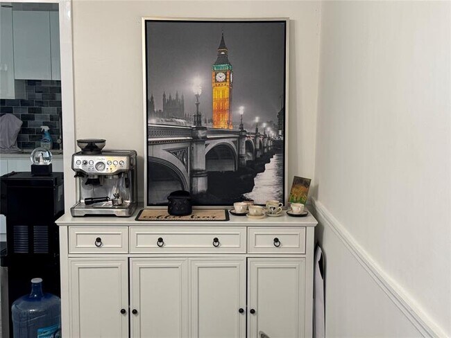 Building Photo - 1631 NE 32nd St