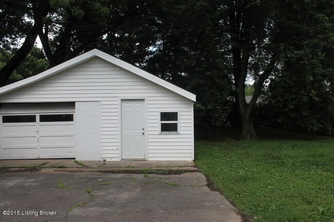 Building Photo - Beautiful 3 Bedroom 1 Bathroom Home Locate...