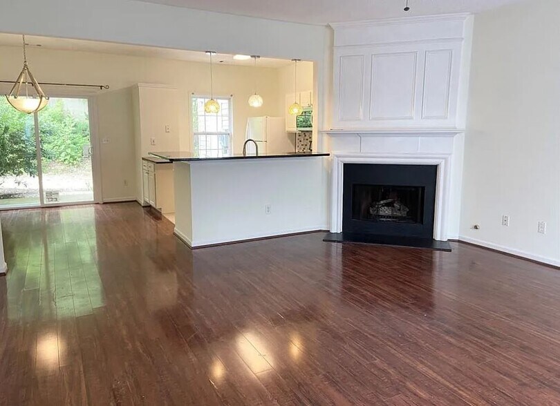 Building Photo - 9155 Nesbit Ferry Rd