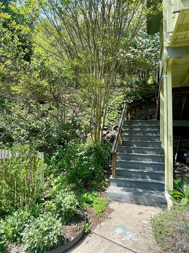 Building Photo - 306 Piermont Ave