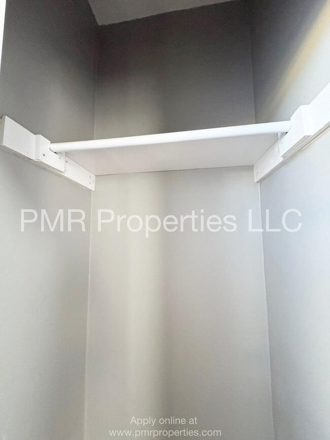 Building Photo - 2 Bedroom/ 1 Bathroom House