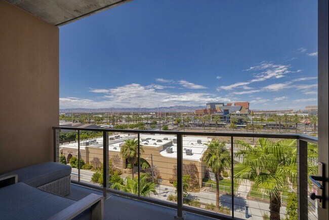 Building Photo - Fully Furnished Spacious One Bedroom - Downtown Las Vegas