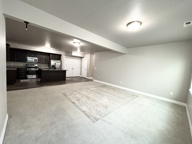 Building Photo - 11528 S 4055 W