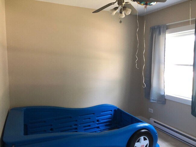 Building Photo - Cute 2 Bedroom in Wonder Lake! Large Fenced Yard!