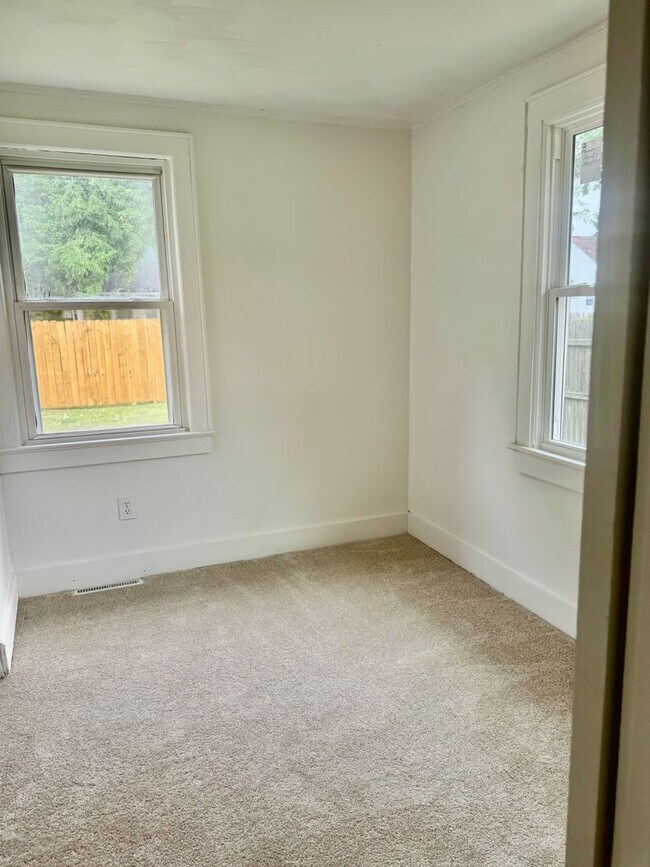 Building Photo - Remodeled 3 bedroom 1 bath home