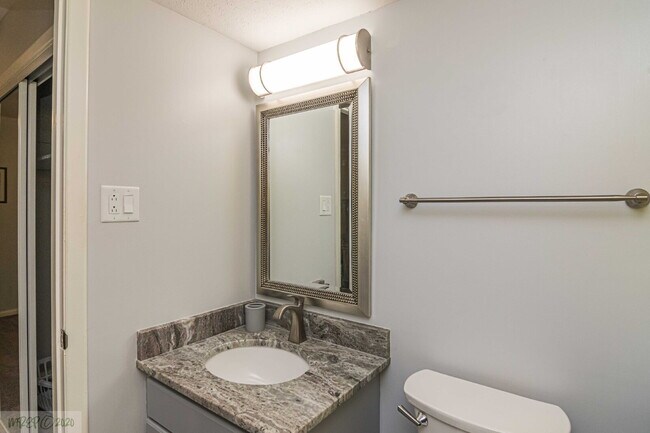 Building Photo - SHORT-TERM LEASE OPTIONS / FULLY FURNISHED APARTMENT/ ALL UTILITIES INCLUDED! WONDERFUL WAYNE MEM...