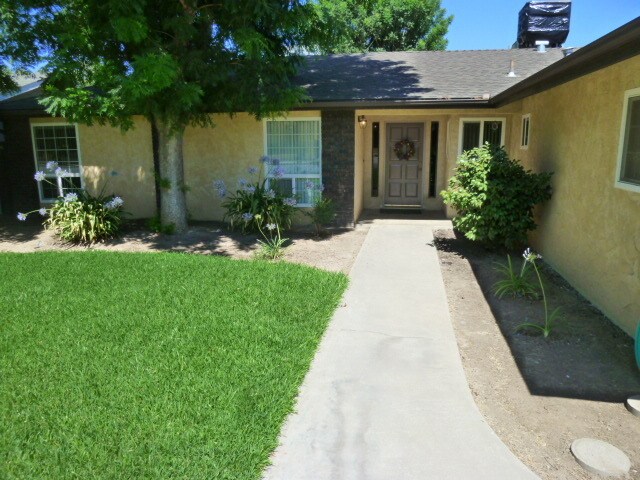 Building Photo - Immaculate Home