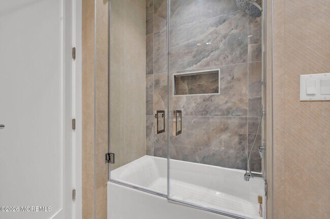 Building Photo - 497 Norwood Ave