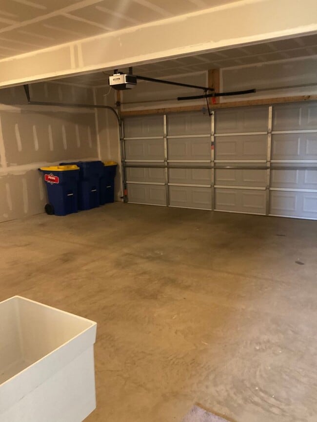 Building Photo - 301 Reserve Ln