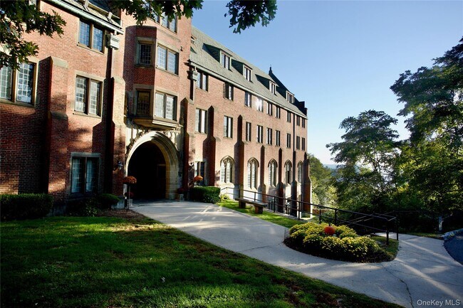 Building Photo - 206 Chateau Rive