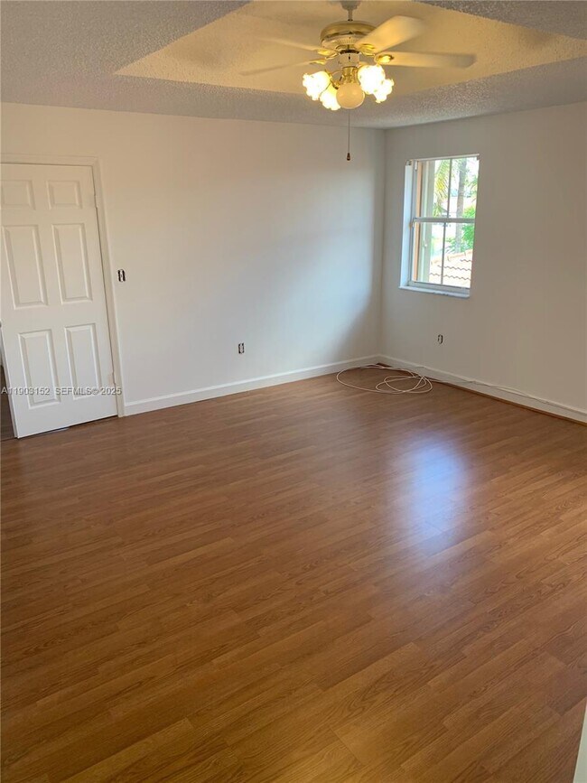 Building Photo - 985 NW 132nd Ct