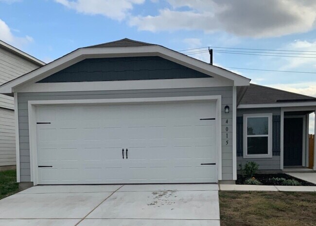 Building Photo - "Charming 3-Bed Oasis with Granite Touches...