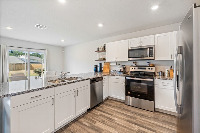 Building Photo - 2224 Cedar Vly Dr