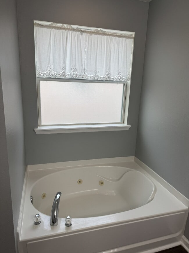 Building Photo - FOR RENT!!!!!-   2nd months rent is FREE!!!!