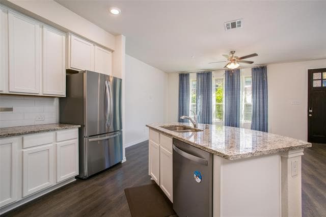 Building Photo - 2435 Klamath Dr