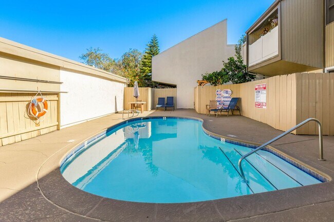 Building Photo - 8022 Linda Vista Rd