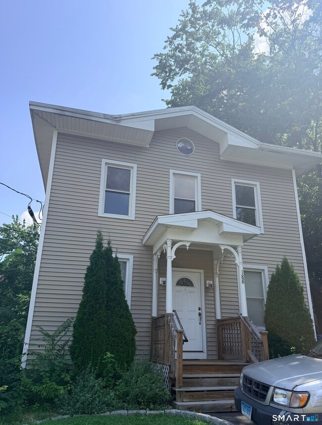 Building Photo - 188 Maple St