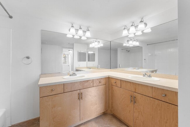 Building Photo - 900 Scotia Dr