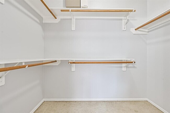 Building Photo - 731 Chase View Dr