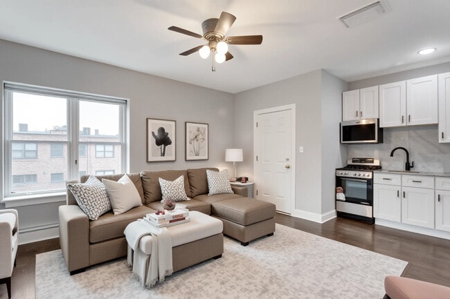 Building Photo - 8024 S Ellis Ave