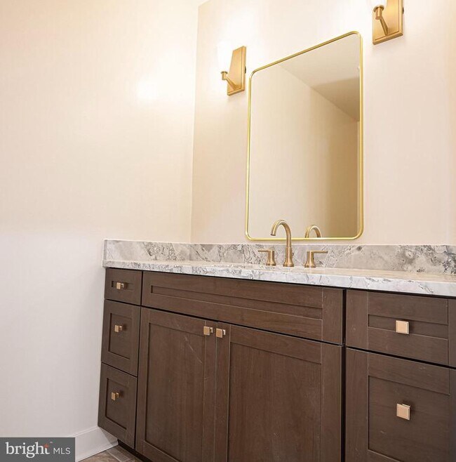 Building Photo - 128 N Bond St