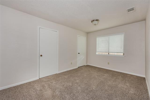Building Photo - 525 Country View Ln