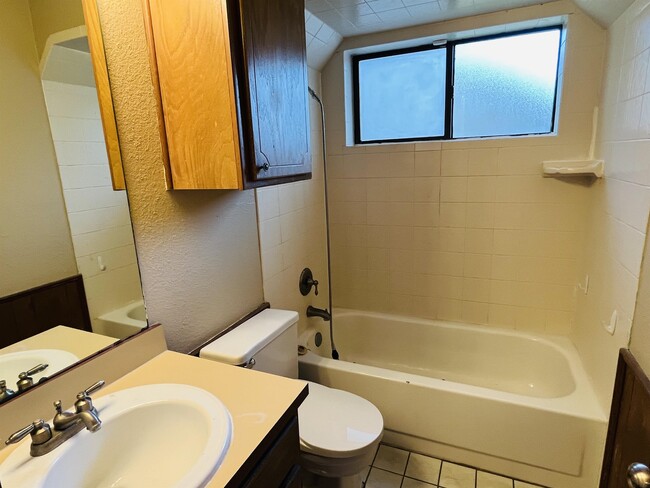Building Photo - 2109 Tracys Terrace