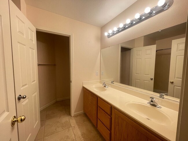 Building Photo - 959 Sterling Cir