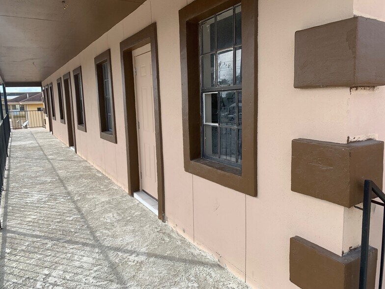 Building Photo - 4245 Southmost Rd