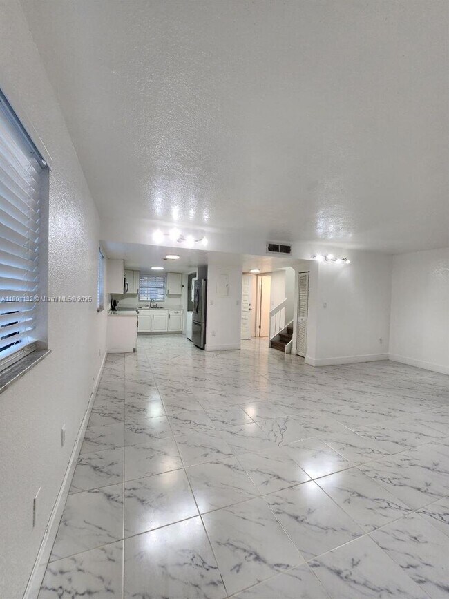 Building Photo - 5100 W 12th Ln