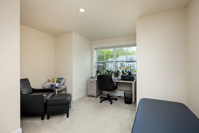 Building Photo - 3031 N Spurway Dr