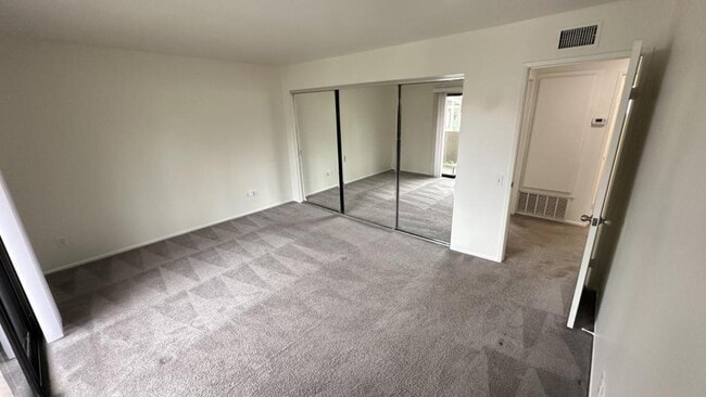 Building Photo - 2424 Santa Ana Ave