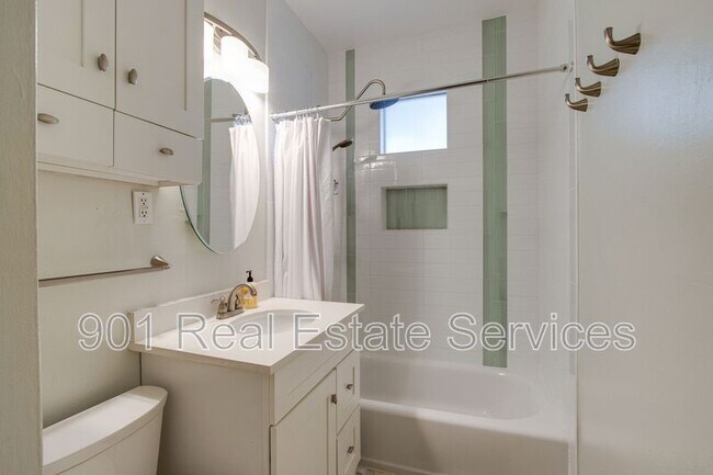 Building Photo - 1034 Meda St