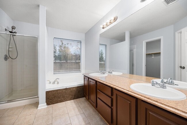 Building Photo - 15614 Hatfield Hollow Dr