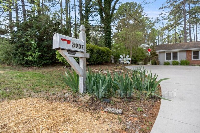 Building Photo - 8907 Rollingwood Rd