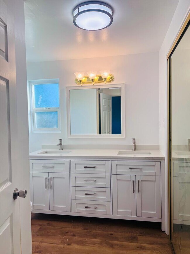 Master Bathroom - 11732 Mapledale St