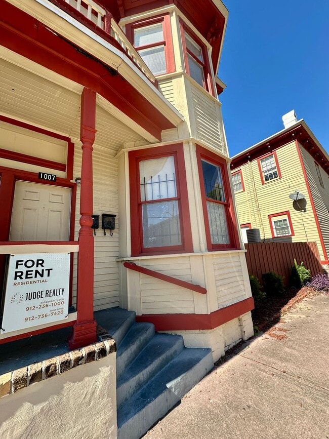 Building Photo - 1 BED | 1 BATH | PRIVATE BACK PATIO | WEST...
