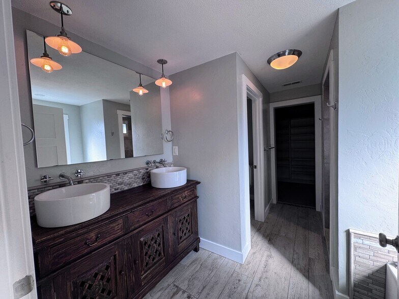 Master Bath - 1505 NW 10th Ave