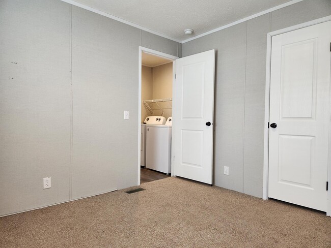 Building Photo - 210 Bobwhite Ln