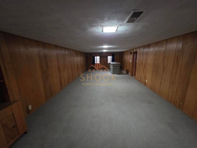 Building Photo - COZY 2 BR HOME NEAR CAMPUS WITH FINISHED B...