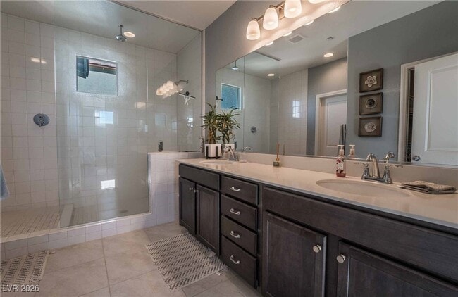 Building Photo - 1115 E Sunset Rd