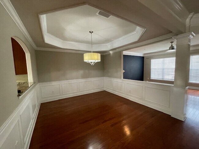 Building Photo - Midtowne