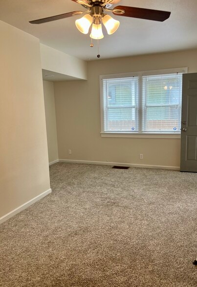 Living room 3 large windows - 711 10th Ave S