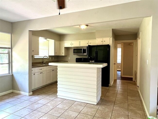 Building Photo - 5767 Flamingo Dr