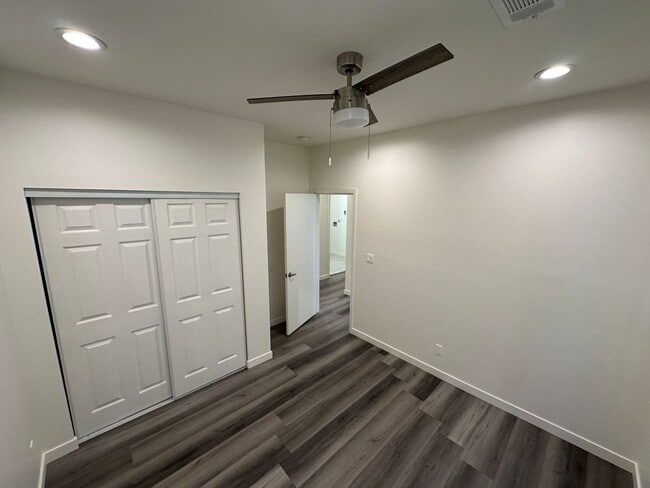 Building Photo - Spacious 3bd/2ba detached REAR home/unit i...