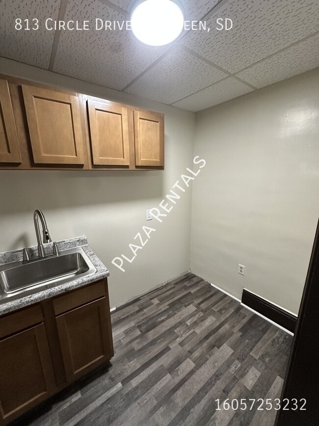 Building Photo - 19 7th Ave SE