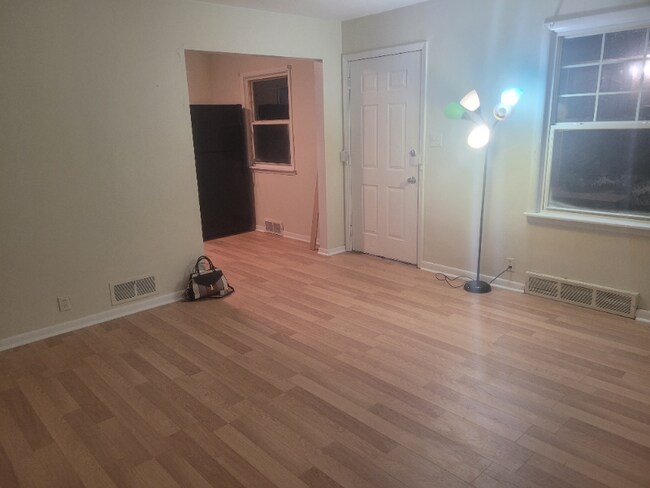 Building Photo - 1005 Garfield Ave