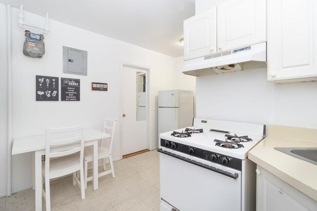 Building Photo - 1666 3rd Ave