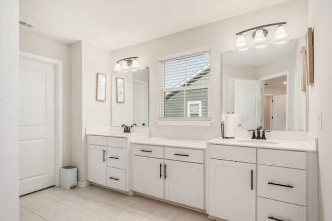 Building Photo - 968 Blackmore Dr