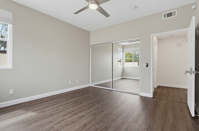 Building Photo - 3239 Canyon View Dr